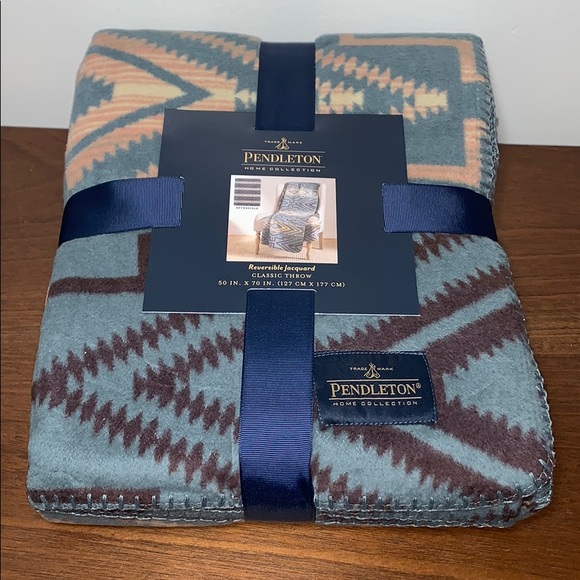 Pendleton Reversible Jacquard Classic Throw, Sunset Cross Balsam - Picture 7 of 15